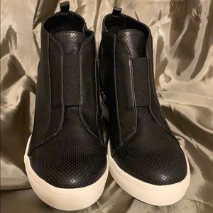 MIA BLACK WEDGES